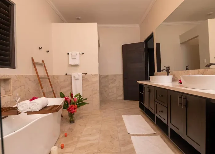 Villa Modern 4br Hillside Pool & Club Access Montego Bay