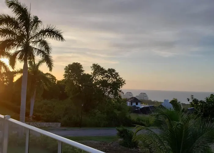 Villa Modern 4br Hillside Pool & Club Access *