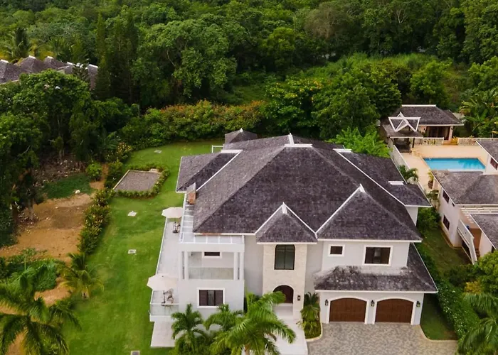 Villa Modern 4br Hillside Pool & Club Access