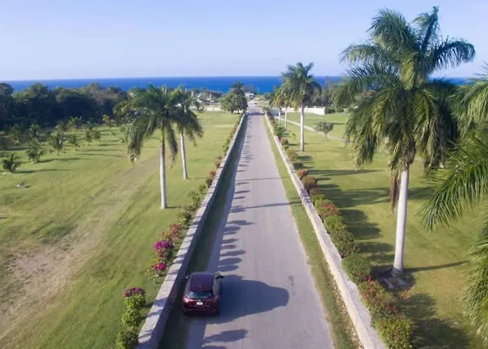 Villa Modern 4br Hillside Pool & Club Access *
