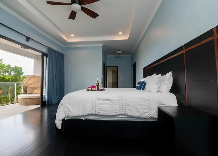 Villa Modern 4br Hillside Pool & Club Access *