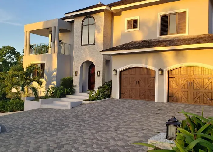 Modern 4br Hillside Pool & Club Access Villa