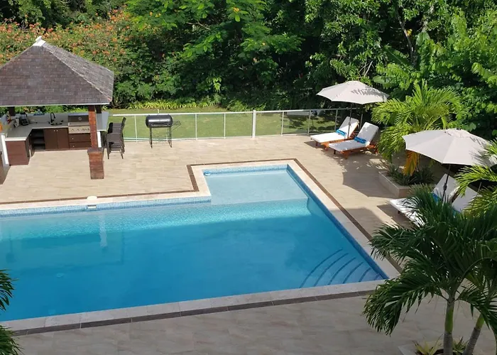Modern 4br Hillside Pool & Club Access *