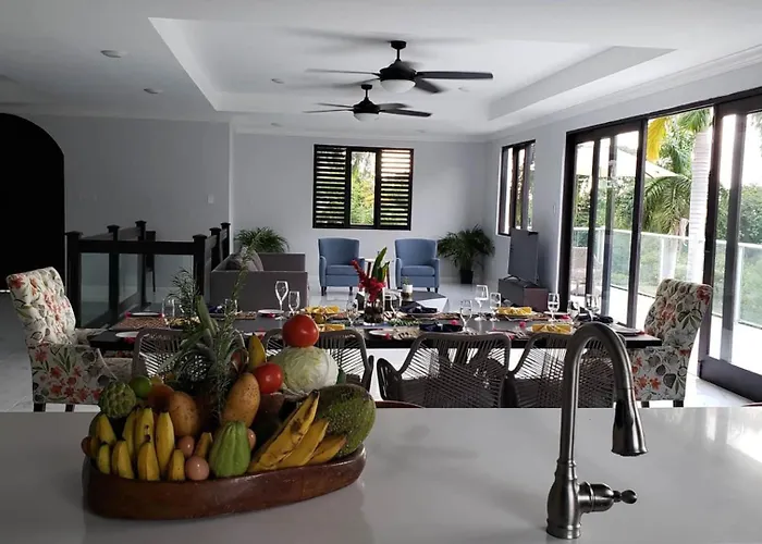 Modern 4br Hillside Pool & Club Access Villa *
